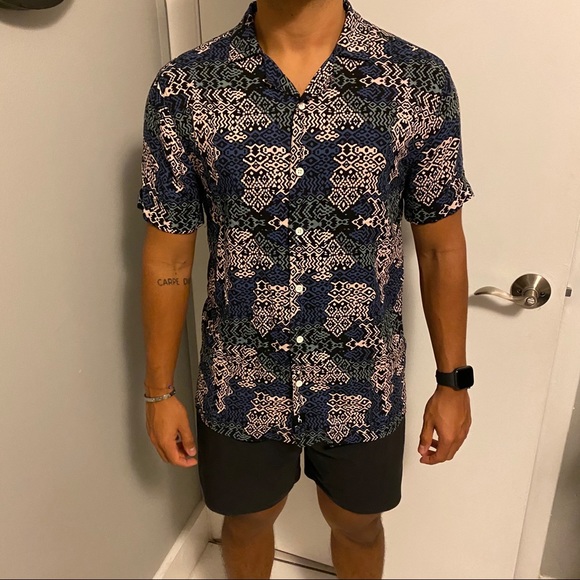 Button up - Picture 1 of 2